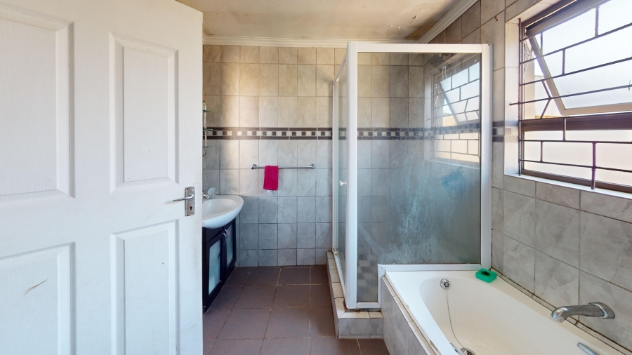 3 Bedroom Property for Sale in Bishop Lavis Western Cape